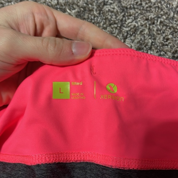 Xersion gray and pink cropped leggings - Picture 2 of 3